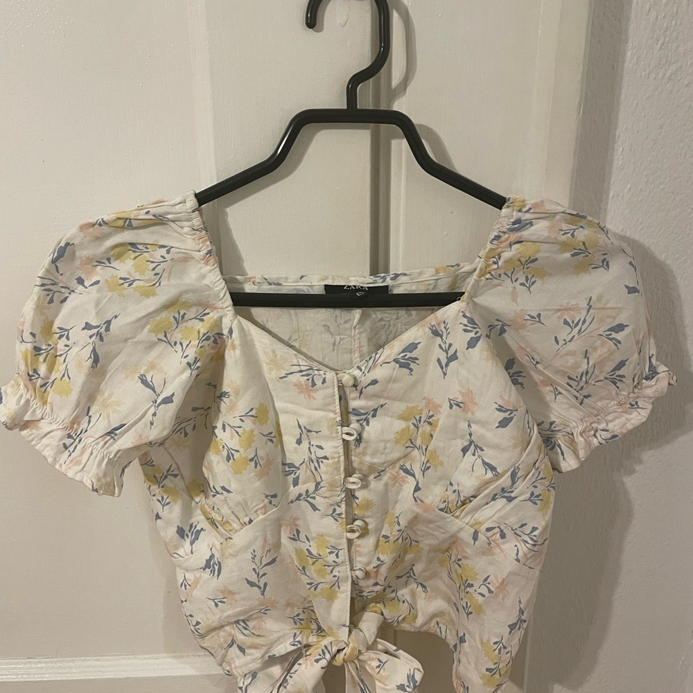 NWOT Zara Floral Top